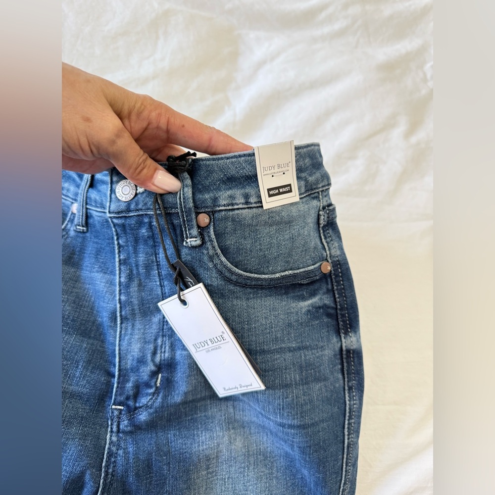 Judy Blue | SZ 9/ 29 | High Waist Tummy Control Capri Jeans High Rise Cuffed NWT - Picture 2 of 9